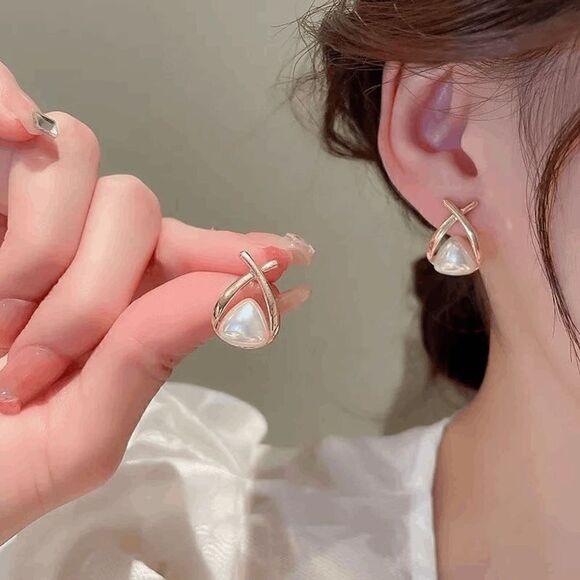 Gold Pearl Triangle Geometric Stud Earrings - Picture 4 of 5